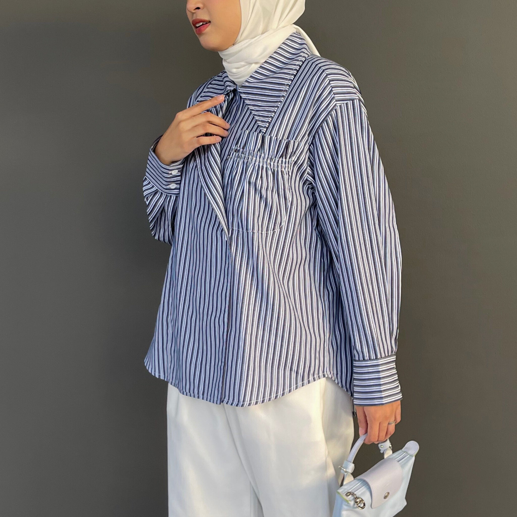 Image of Eclemix Top Volumi | Oversized Cotton Blazer Shirt with Smocked Pocket | Kemeja Wanita Saku Kerut